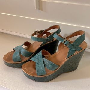 Kork Ease Adjustable Buckle Leather Casual Wedge Sandal Women's Blue. Size 7/37